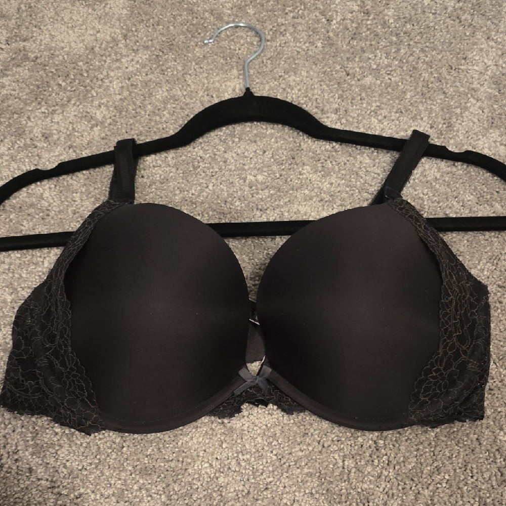 Victoria’s Secret Dream Angels Push-Up Bra – Black Lace (36D)